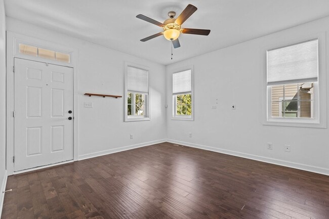 Building Photo - Gorgeous 3 Bedroom Home in Downtown Raleig...