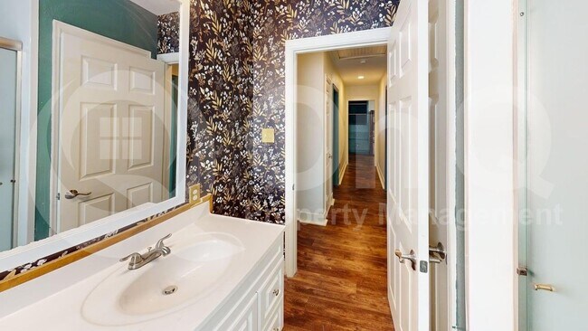 Building Photo - 1524 Hilltop Dr