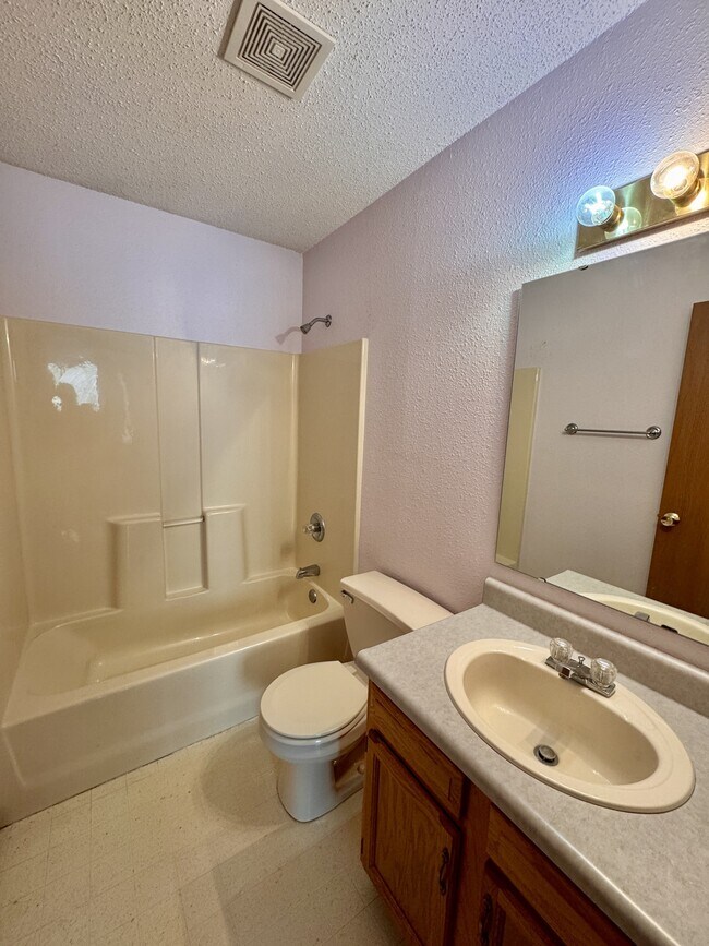 Building Photo - 1315 N Berkley Rd