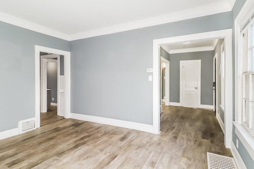 Building Photo - 711 Haney Ave