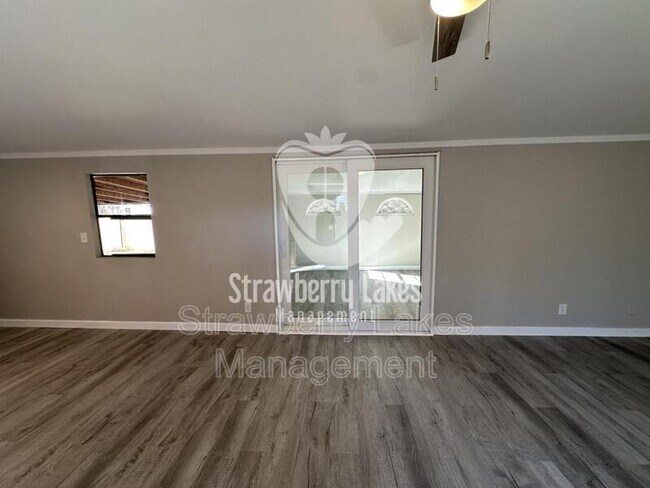 Building Photo - 4210 Leonard St