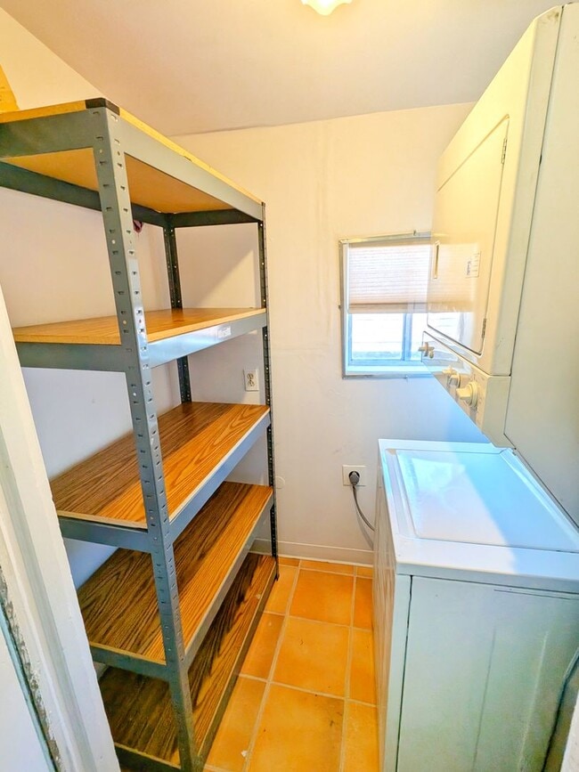 Building Photo - Adorable 2BR 1B in a Historic Neighborhood