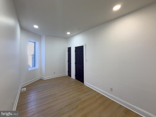 Building Photo - 5237 Greenway Ave