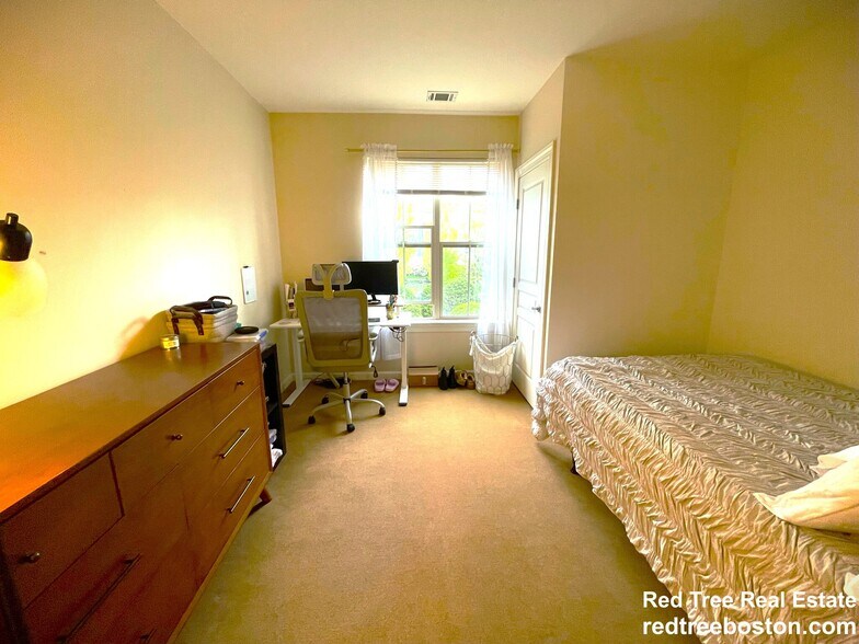 Building Photo - 3 Repton Cir