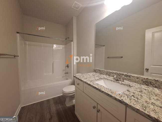 Building Photo - 145 Loudoun Dr