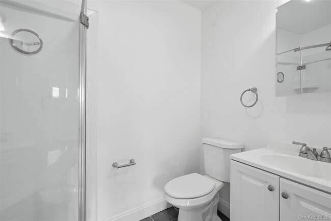 Building Photo - 220-20 Garth Rd