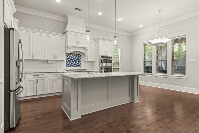 Building Photo - 8550 Ridgepoint Dr