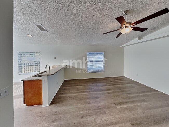 Building Photo - 1431 Londra Ln