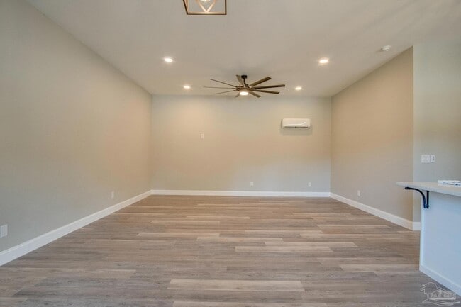 Building Photo - 203 S L St