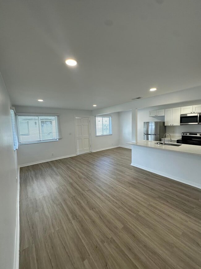 Building Photo - 103 E Tiffany Dr