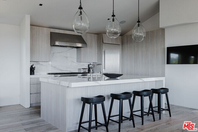 Building Photo - 2532 Canyon Oak Dr