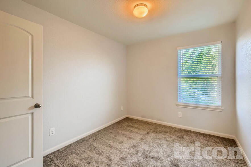 Building Photo - 6115 Southern Vis