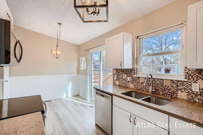 Building Photo - 2029 Whitehorn Dr N