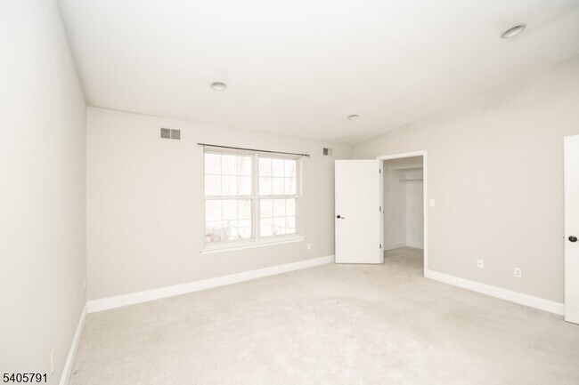 Building Photo - 52 Brookside Ln