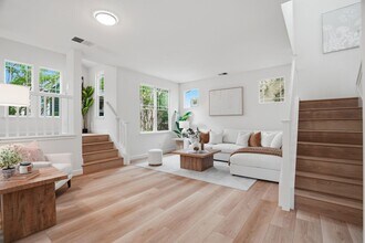 Building Photo - PRIVATE, SECURE DETACHED HOME IN RIVERMARK