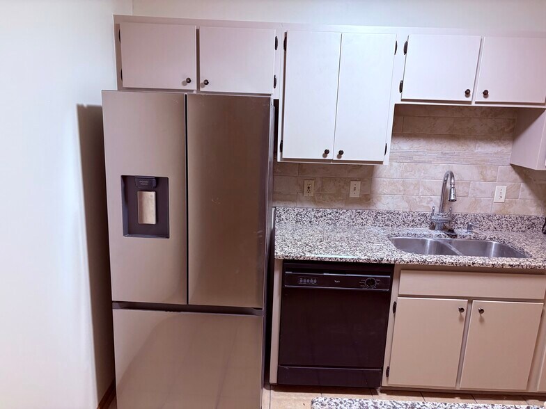 Kitchen - 4553 Scott Trl