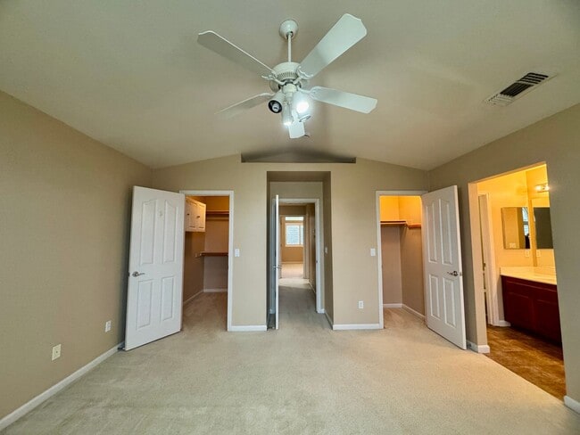 Building Photo - Spacious 3 Bedroom 3 Full Bathrooms Available Now!