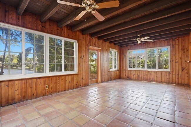 Building Photo - 4512 SW 27th Terrace