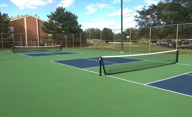 Building Photo - 2076 Bentwood Cir