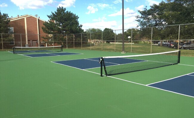 Building Photo - LIMITED AVAILABILITY! AMAZING 2 BED 2 BATH 1ST FLOOR!