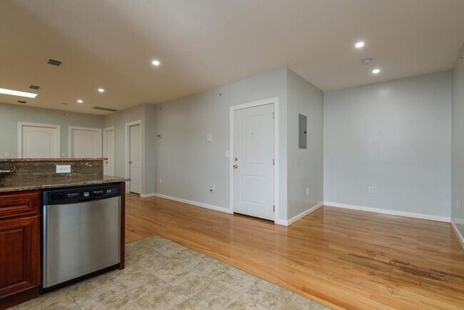 Building Photo - 306 3rd St