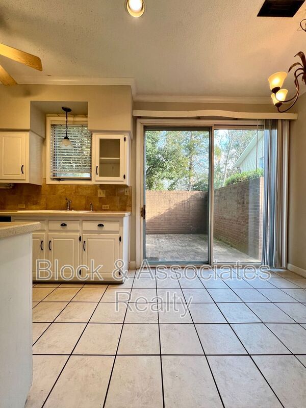 Building Photo - 207 Forest View Ct