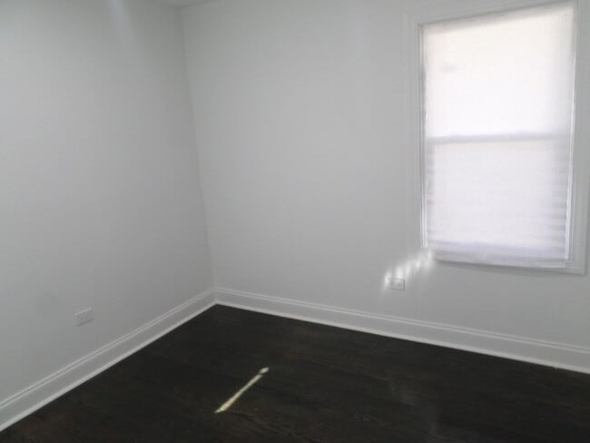 Building Photo - 14730 Honore Ave