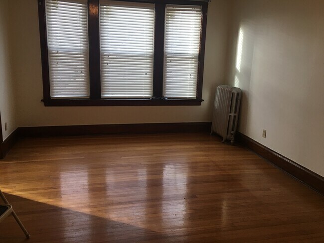 Building Photo - 5933 W Midway Park