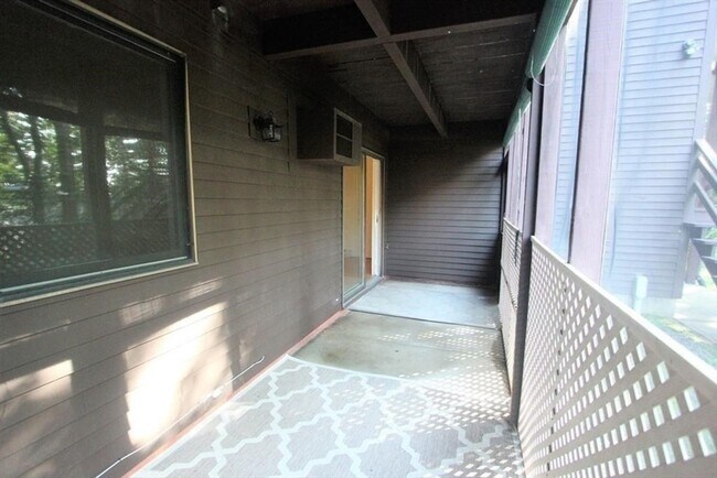 Building Photo - 76 Highwood Dr