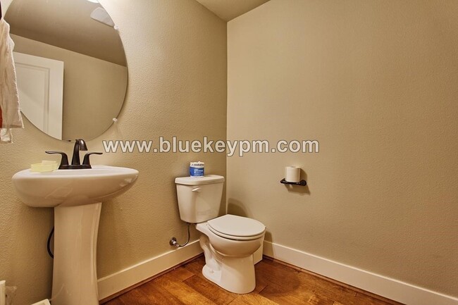 Building Photo - 4 Bed  3 Bath Home in Bethany Across From ...