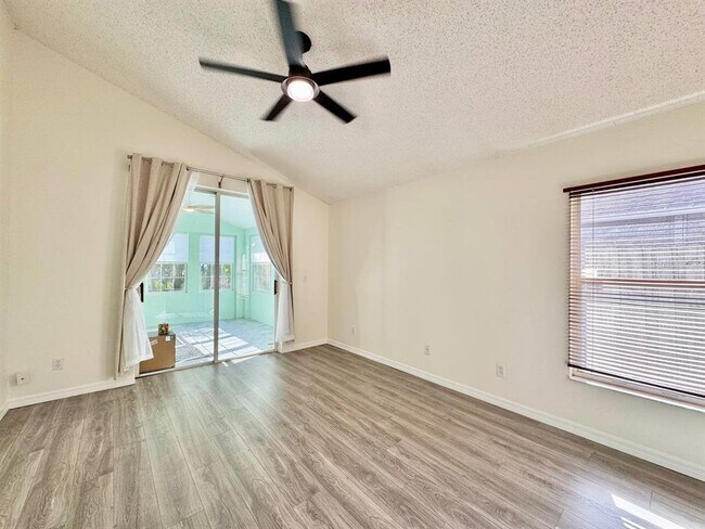 Building Photo - 10028 Oasis Palm Dr