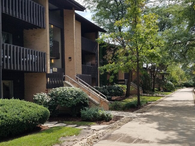 Building Photo - 6111 Knoll Wood Rd