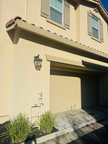 Building Photo - 857 Barney Cmn