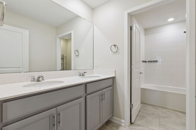Building Photo - Spacious and Modern 5 Bedroom Home in Gated Arden Park North