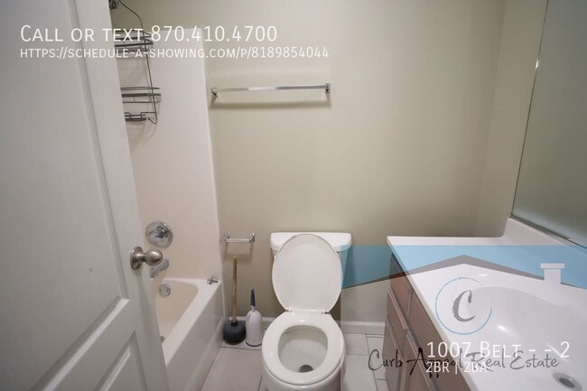 Building Photo - Spacious 2 bed /2 full bath apt - includes...