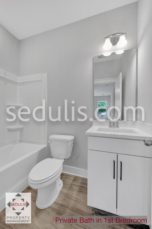 Building Photo - 4555 Mixson Ave