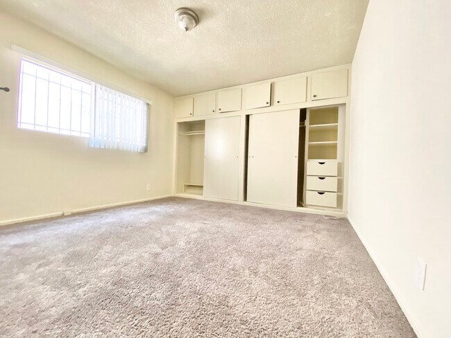Building Photo - 3337 Mentone Ave