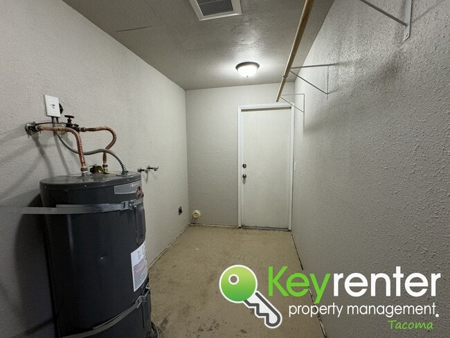Building Photo - Must-have 3Bed/1Bath Tacoma Home + 50% Off...