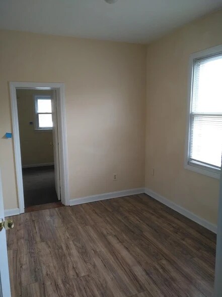 Building Photo - 68 Ramapo Valley Rd