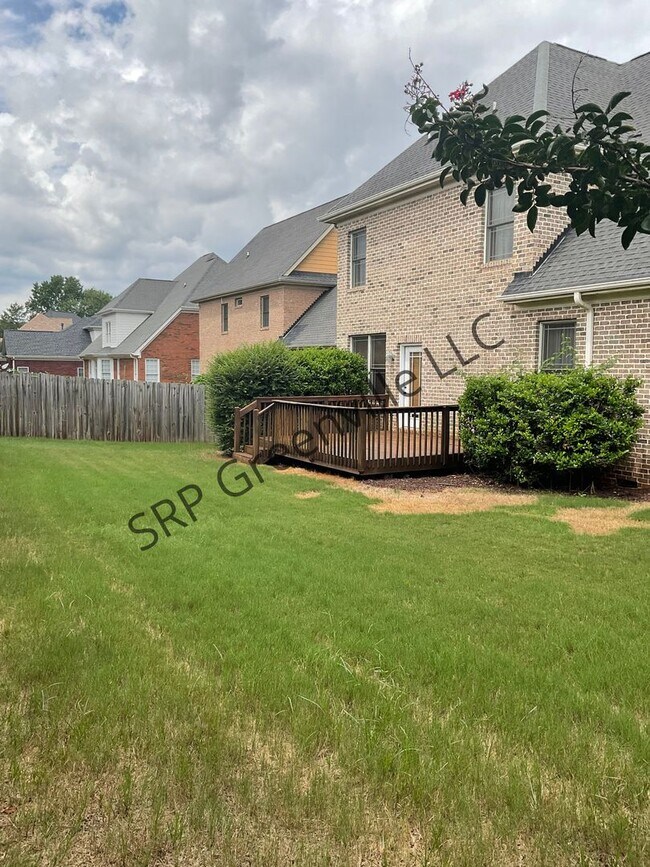 Building Photo - Four Bedroom Brick House for Rent!