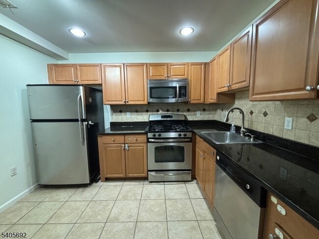 Building Photo - 116 Chariot Ct