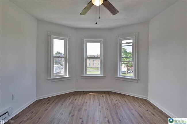 Building Photo - 1660 Main St