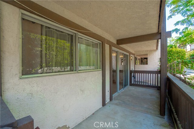 Building Photo - 322 Miraleste Dr