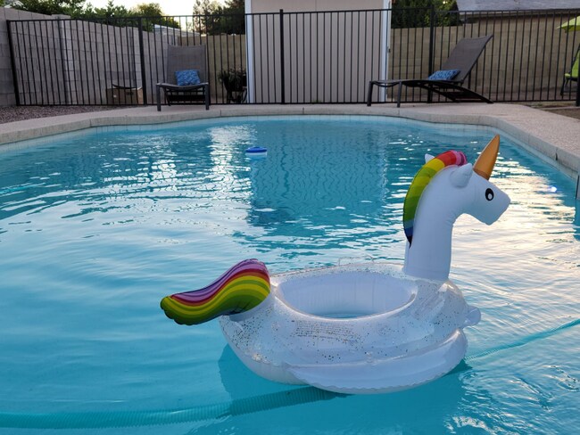 Building Photo - 531 W Del Campo Ave