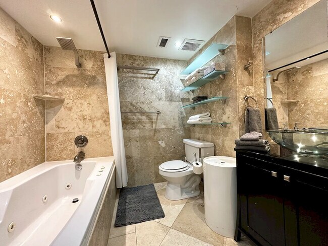 Building Photo - 7401 N Scottsdale Rd