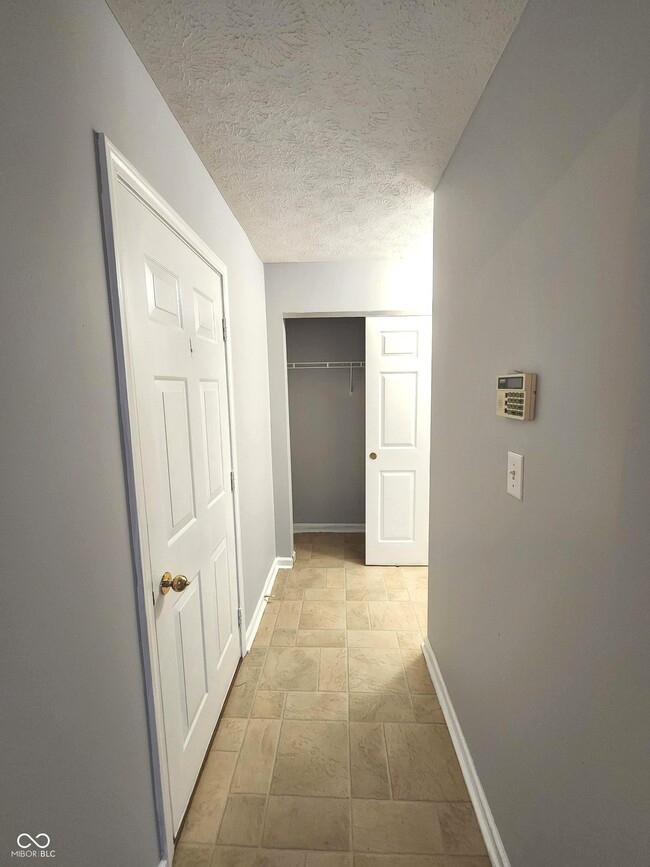 Building Photo - 924 Thornwood Dr
