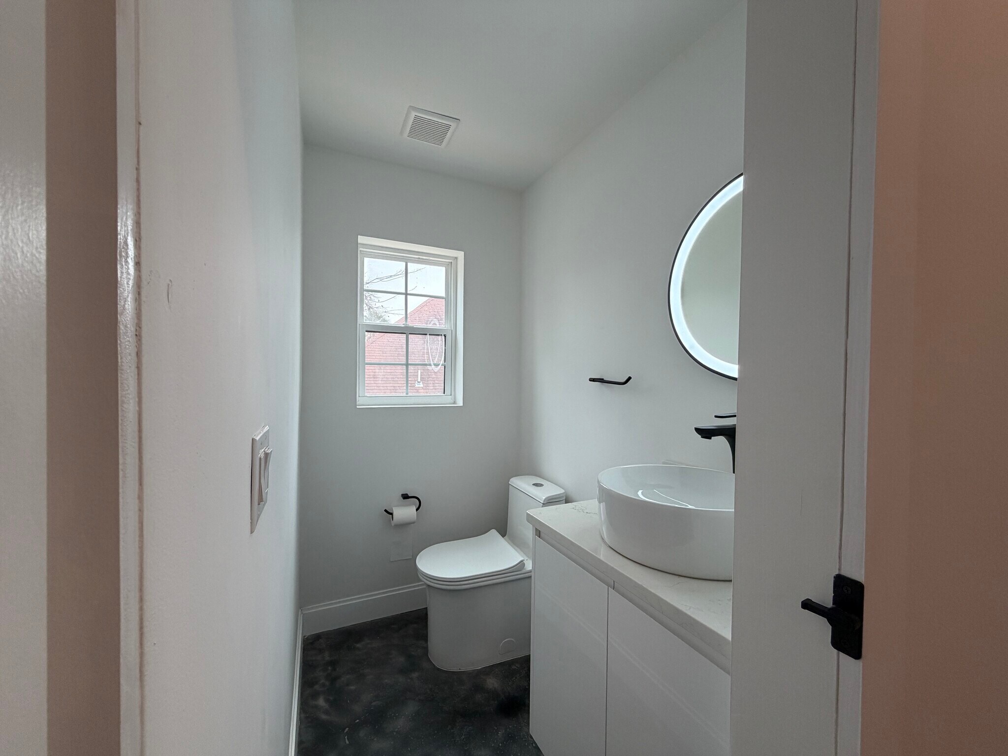 Building Photo - 222 S Olive St