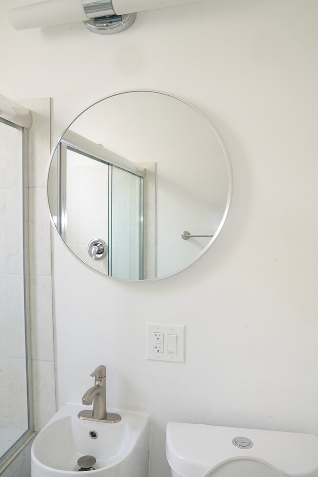 Building Photo - 154 N Lamon Ave