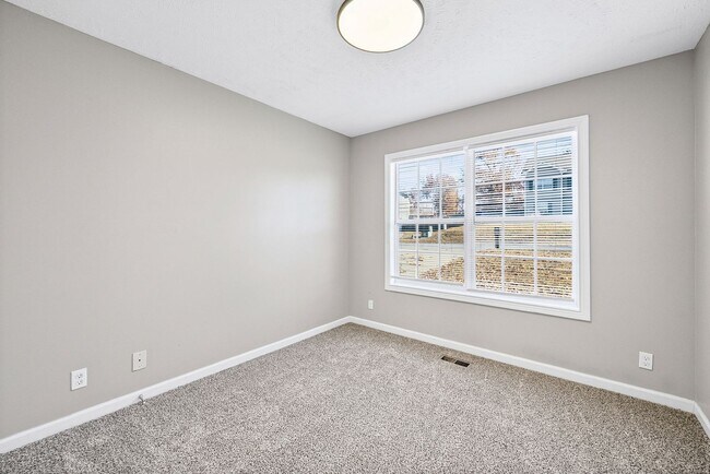 Building Photo - Pet Friendly Three Bedroom!