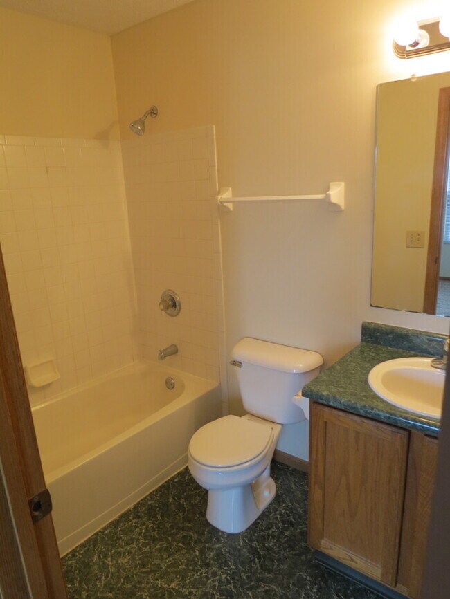 Building Photo - 1271 Caravel Dr